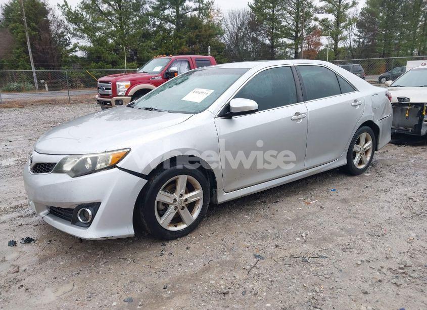 Photo 2 of 2013 Toyota Camry SE (VIN 4T1BF1FK5DU284788)