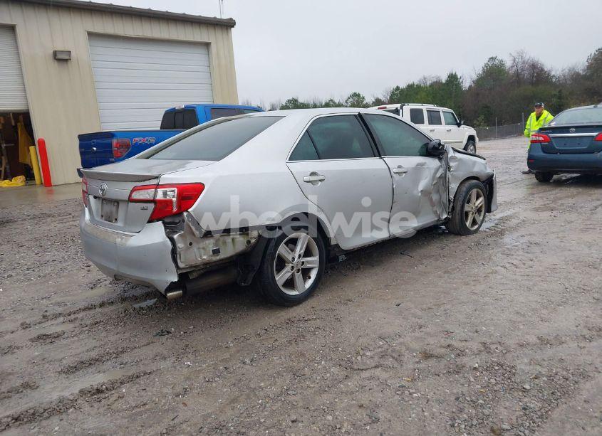 Photo 4 of 2013 Toyota Camry SE (VIN 4T1BF1FK5DU284788)
