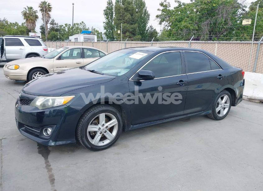 Photo 2 of 2013 Toyota Camry SE (VIN 4T1BF1FK5DU639684)