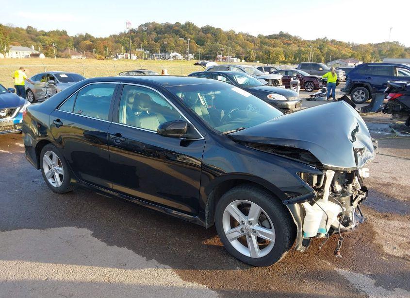 2013 Toyota Camry SE (VIN 4T1BF1FK5DU677822) main photo