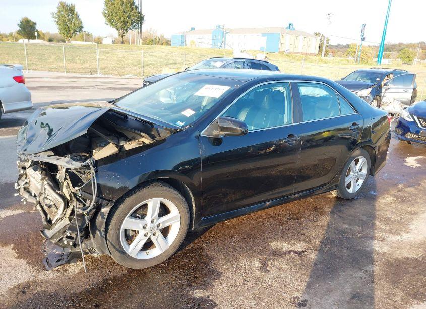 Photo 2 of 2013 Toyota Camry SE (VIN 4T1BF1FK5DU677822)