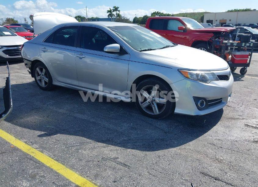 2013 Toyota Camry SE (VIN 4T1BF1FK5DU678808) main photo