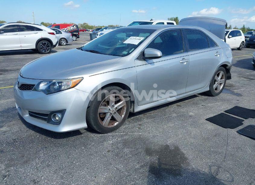 Photo 2 of 2013 Toyota Camry SE (VIN 4T1BF1FK5DU678808)