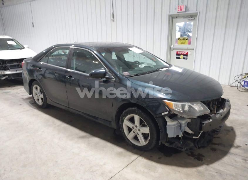 2013 Toyota Camry SE (VIN 4T1BF1FK5DU693048) main photo