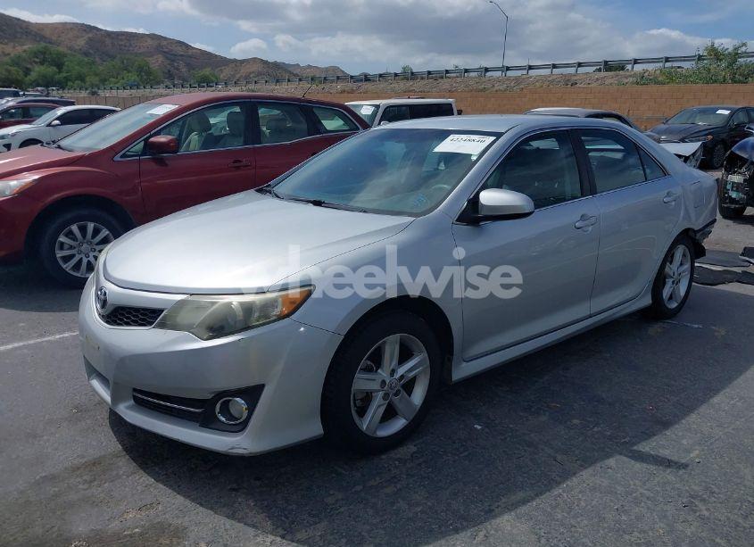 Photo 2 of 2014 Toyota Camry SE (VIN 4T1BF1FK5EU301056)