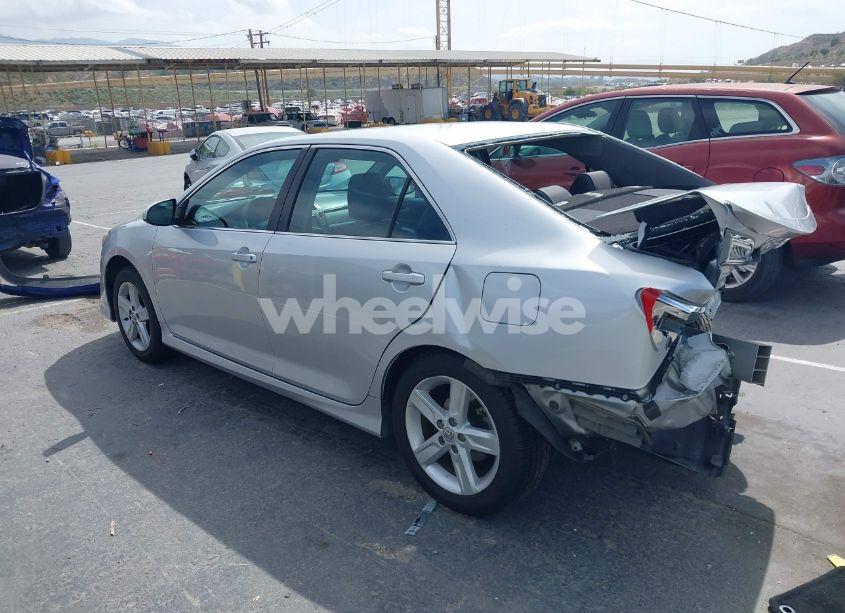 Photo 3 of 2014 Toyota Camry SE (VIN 4T1BF1FK5EU301056)