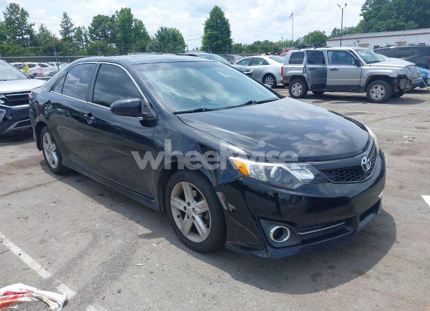 2014 Toyota Camry SE (VIN 4T1BF1FK5EU307035) main photo