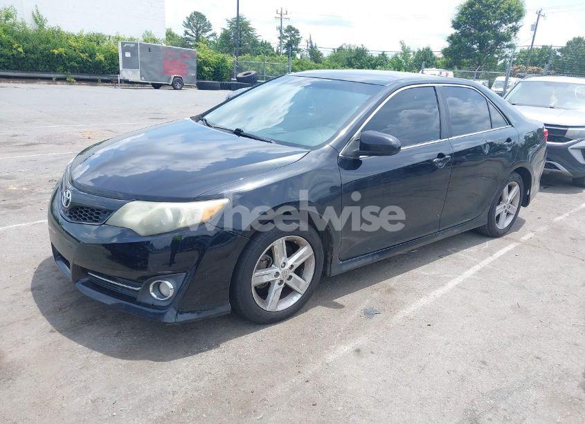 Photo 2 of 2014 Toyota Camry SE (VIN 4T1BF1FK5EU307035)