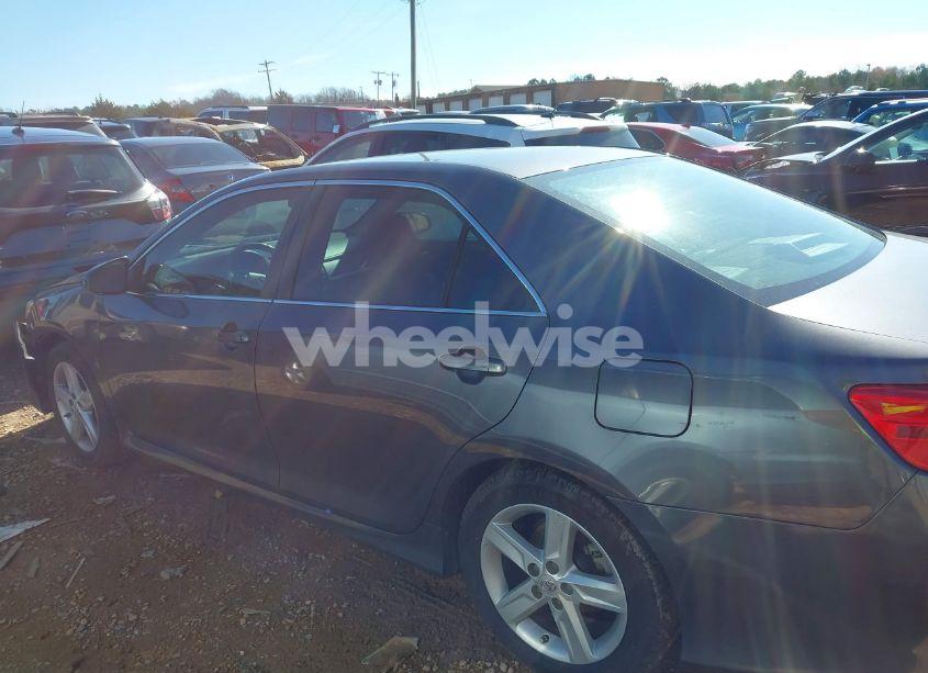 Photo 14 of 2014 Toyota Camry SE (VIN 4T1BF1FK5EU347079)