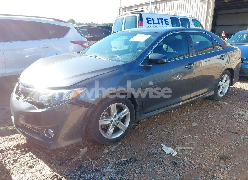 Photo 2 of 2014 Toyota Camry SE (VIN 4T1BF1FK5EU347079)