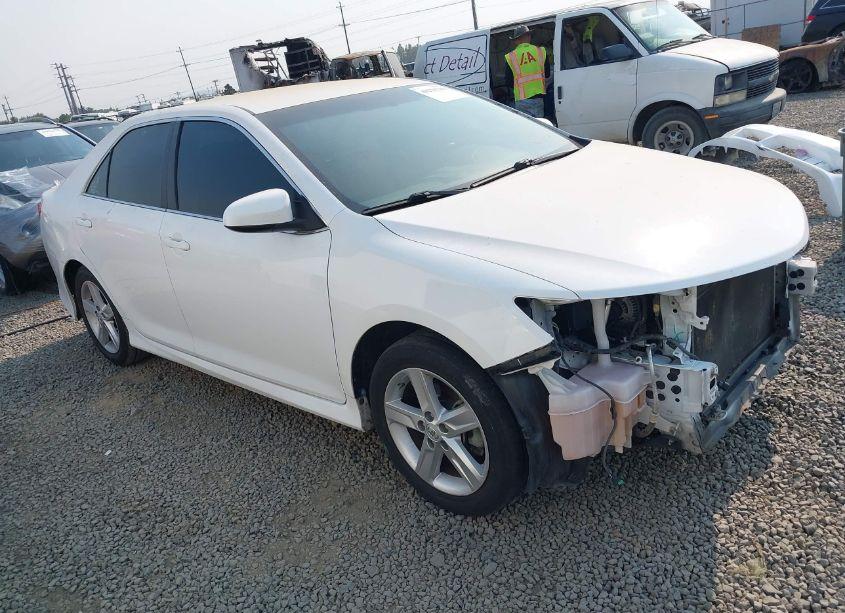 2014 Toyota Camry SE (VIN 4T1BF1FK5EU354520) main photo