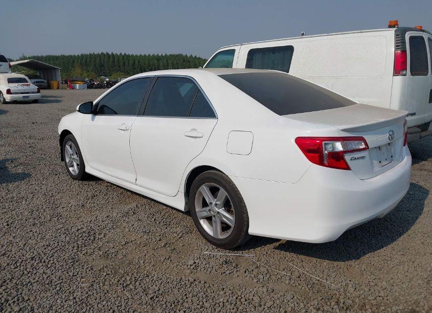 Photo 3 of 2014 Toyota Camry SE (VIN 4T1BF1FK5EU354520)
