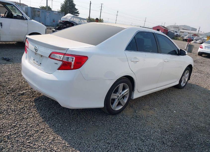 Photo 4 of 2014 Toyota Camry SE (VIN 4T1BF1FK5EU354520)