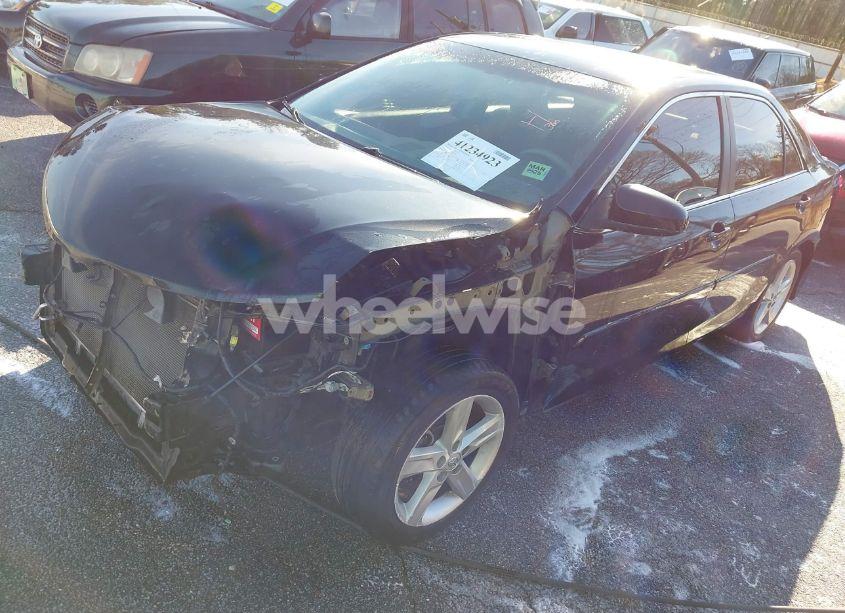 Photo 2 of 2014 Toyota Camry SE (VIN 4T1BF1FK5EU359653)