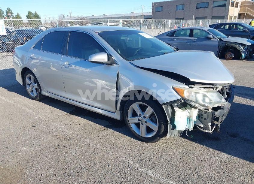 2014 Toyota Camry SE (VIN 4T1BF1FK5EU363623) main photo