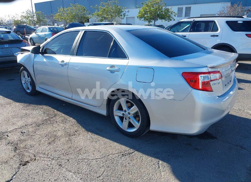 Photo 3 of 2014 Toyota Camry SE (VIN 4T1BF1FK5EU363623)