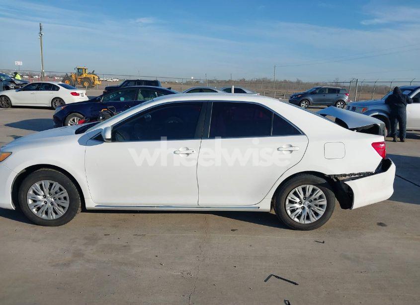 Photo 14 of 2014 Toyota Camry LE (VIN 4T1BF1FK5EU371236)