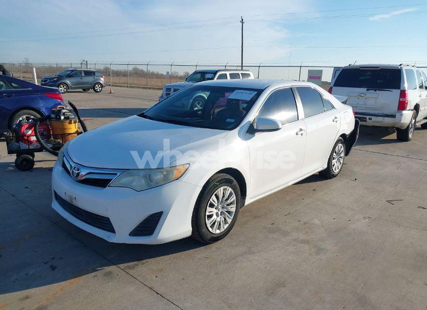 Photo 2 of 2014 Toyota Camry LE (VIN 4T1BF1FK5EU371236)