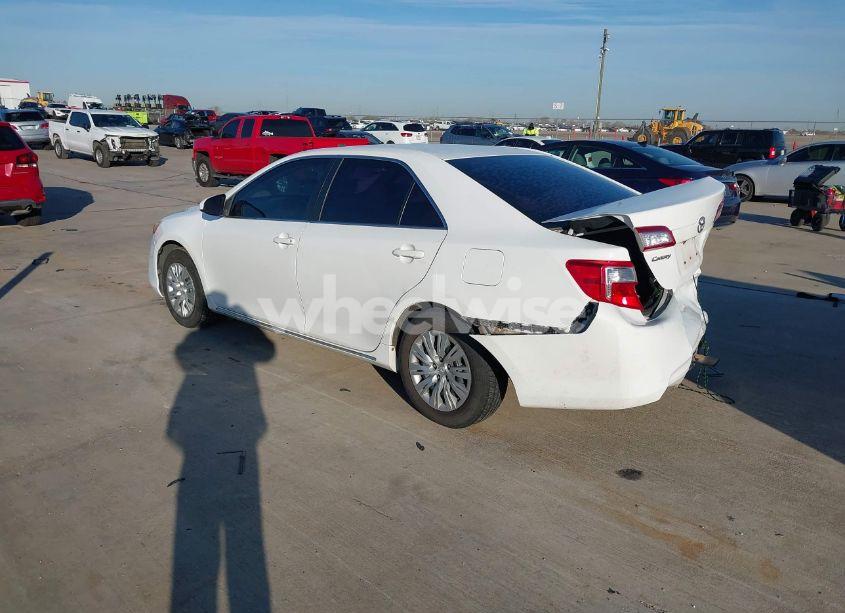 Photo 3 of 2014 Toyota Camry LE (VIN 4T1BF1FK5EU371236)