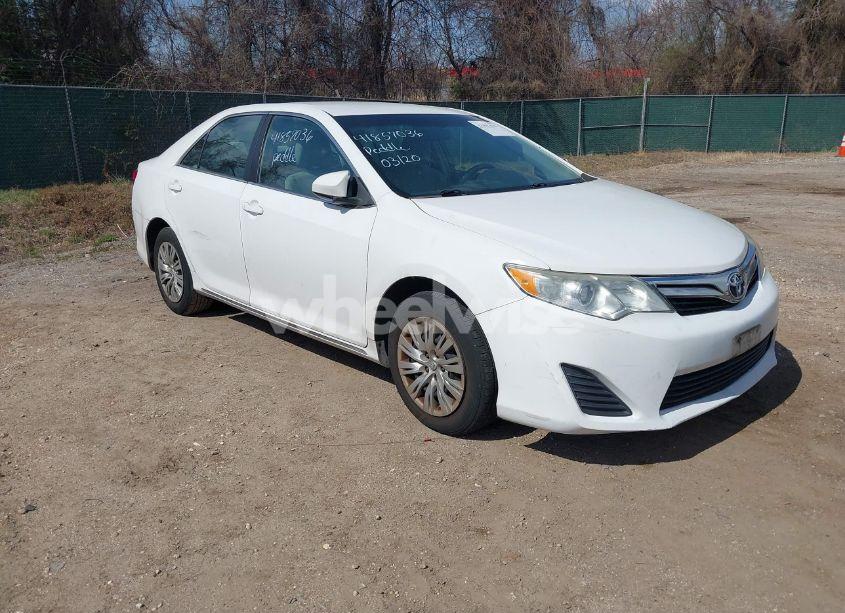 2014 Toyota Camry LE (VIN 4T1BF1FK5EU377375) main photo
