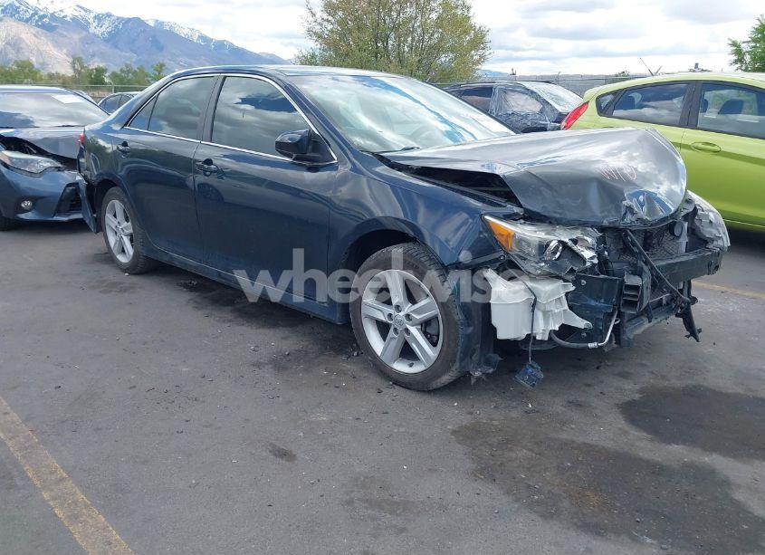 2014 Toyota Camry SE (VIN 4T1BF1FK5EU394421) main photo