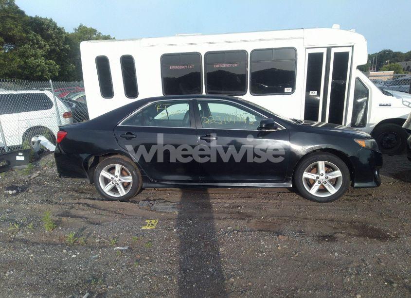 Photo 12 of 2014 Toyota Camry SE (VIN 4T1BF1FK5EU395083)