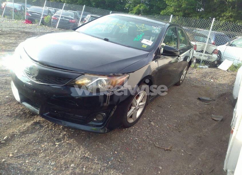 Photo 2 of 2014 Toyota Camry SE (VIN 4T1BF1FK5EU395083)