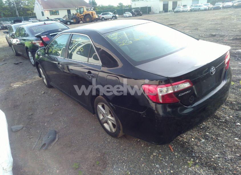 Photo 3 of 2014 Toyota Camry SE (VIN 4T1BF1FK5EU395083)