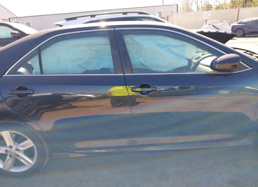 Photo 13 of 2014 Toyota Camry SE (VIN 4T1BF1FK5EU411640)