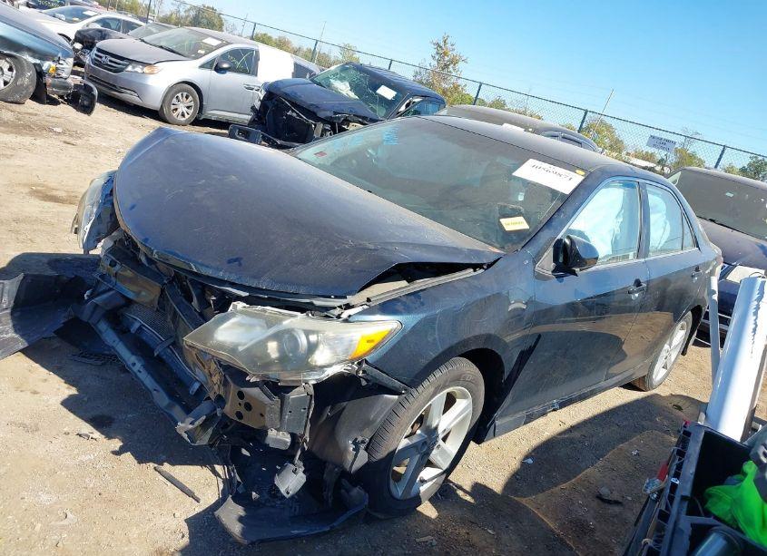 Photo 2 of 2014 Toyota Camry SE (VIN 4T1BF1FK5EU411640)