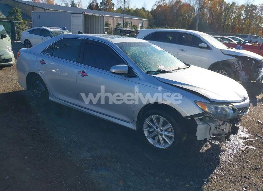 2014 Toyota Camry SE (VIN 4T1BF1FK5EU418703) main photo