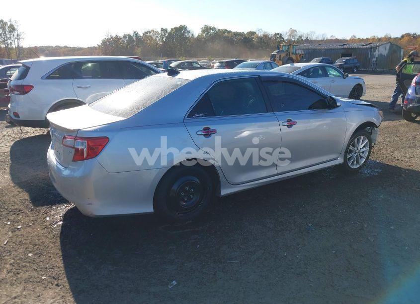 Photo 4 of 2014 Toyota Camry SE (VIN 4T1BF1FK5EU418703)