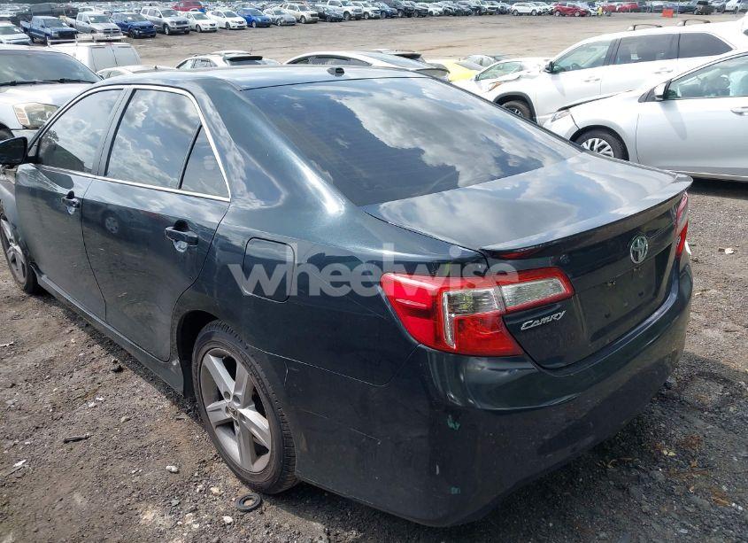 Photo 3 of 2014 Toyota Camry SE (VIN 4T1BF1FK5EU433220)