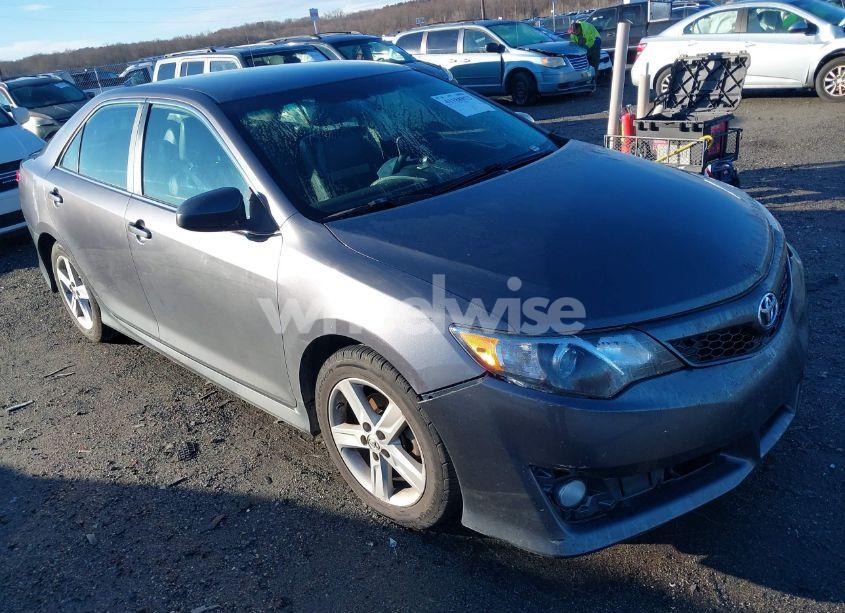 2014 Toyota Camry SE (VIN 4T1BF1FK5EU438661) main photo