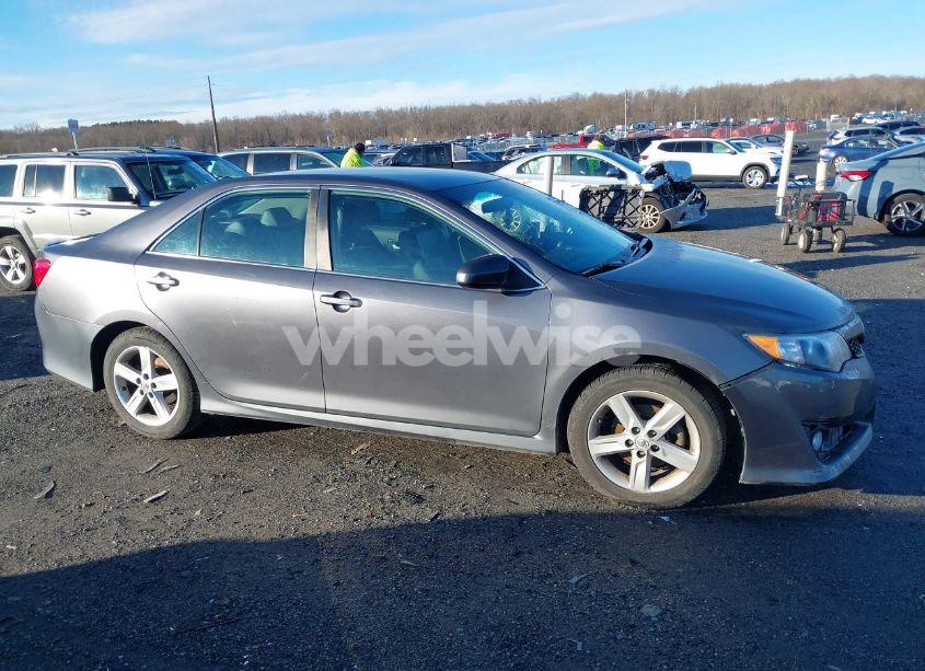 Photo 13 of 2014 Toyota Camry SE (VIN 4T1BF1FK5EU438661)