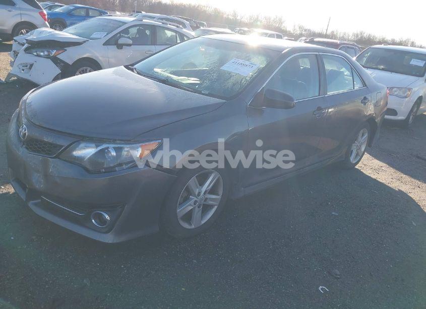 Photo 2 of 2014 Toyota Camry SE (VIN 4T1BF1FK5EU438661)