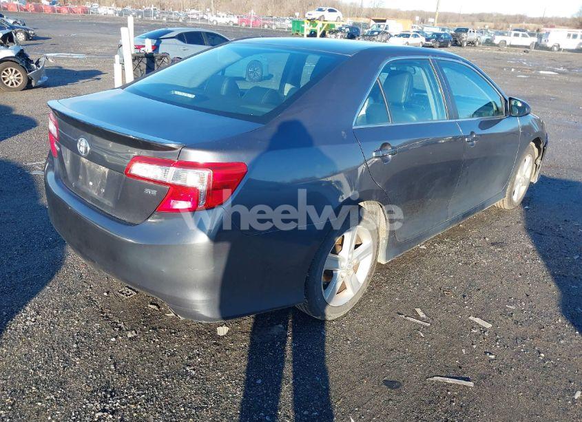 Photo 4 of 2014 Toyota Camry SE (VIN 4T1BF1FK5EU438661)