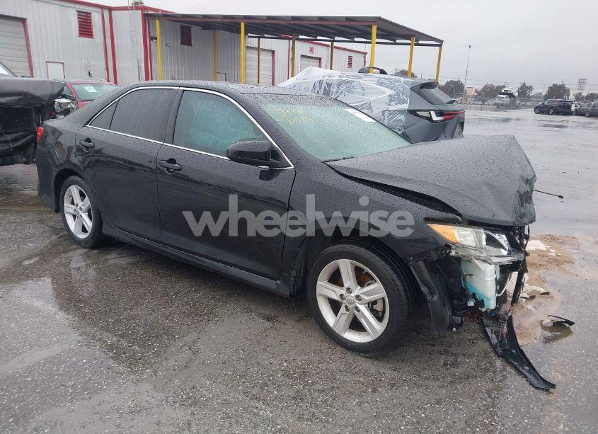 2014 Toyota Camry SE (VIN 4T1BF1FK5EU438790) main photo