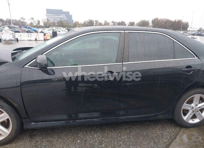 Photo 14 of 2014 Toyota Camry SE (VIN 4T1BF1FK5EU438790)