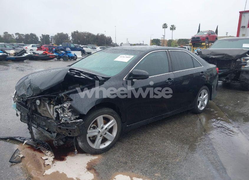 Photo 2 of 2014 Toyota Camry SE (VIN 4T1BF1FK5EU438790)