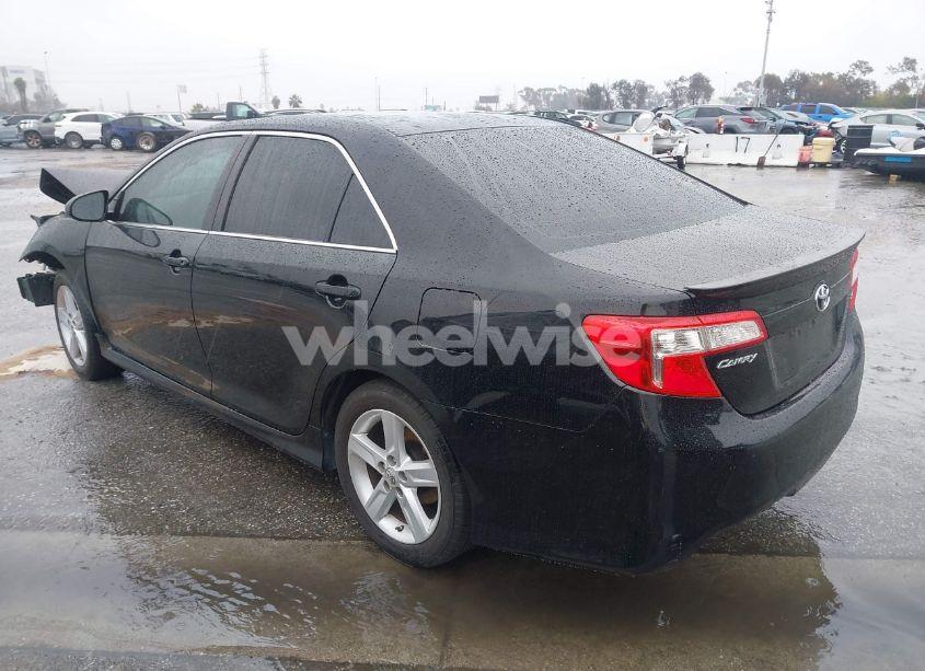 Photo 3 of 2014 Toyota Camry SE (VIN 4T1BF1FK5EU438790)