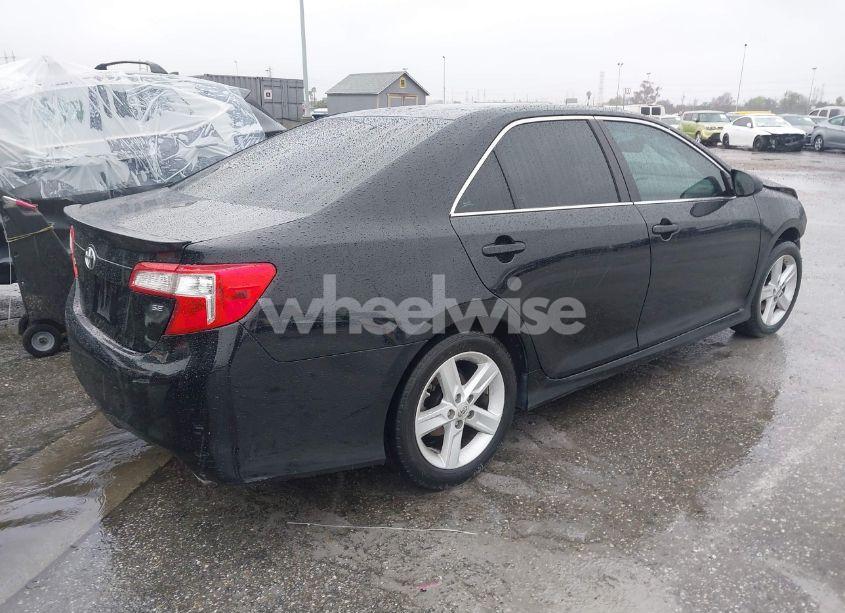 Photo 4 of 2014 Toyota Camry SE (VIN 4T1BF1FK5EU438790)