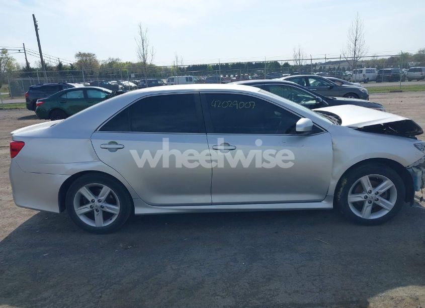 Photo 13 of 2014 Toyota Camry SE (VIN 4T1BF1FK5EU443410)