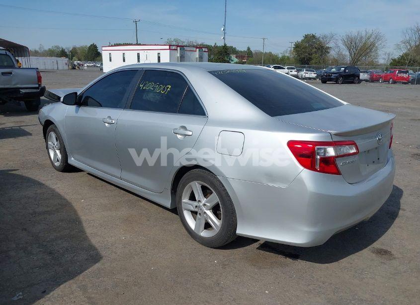 Photo 3 of 2014 Toyota Camry SE (VIN 4T1BF1FK5EU443410)