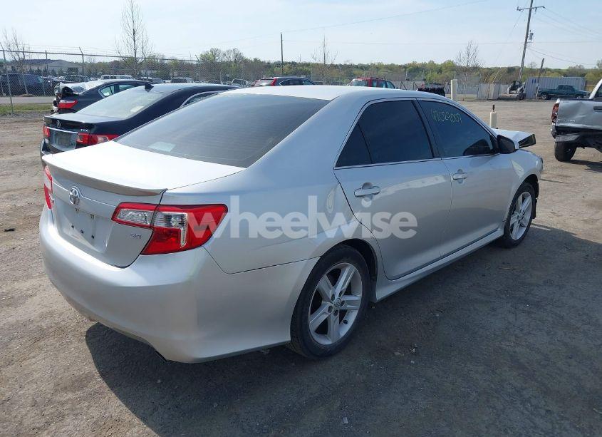 Photo 4 of 2014 Toyota Camry SE (VIN 4T1BF1FK5EU443410)