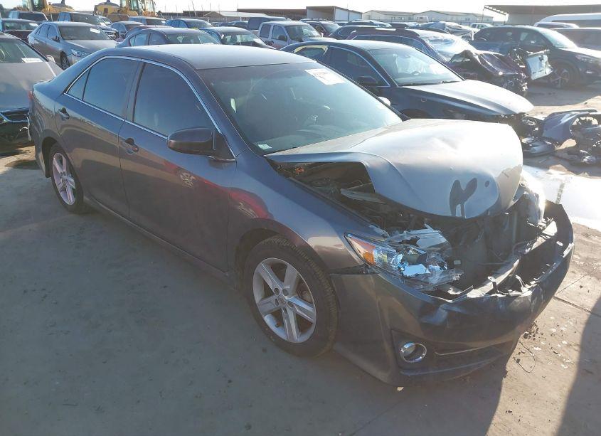 2014 Toyota Camry SE (VIN 4T1BF1FK5EU448400) main photo