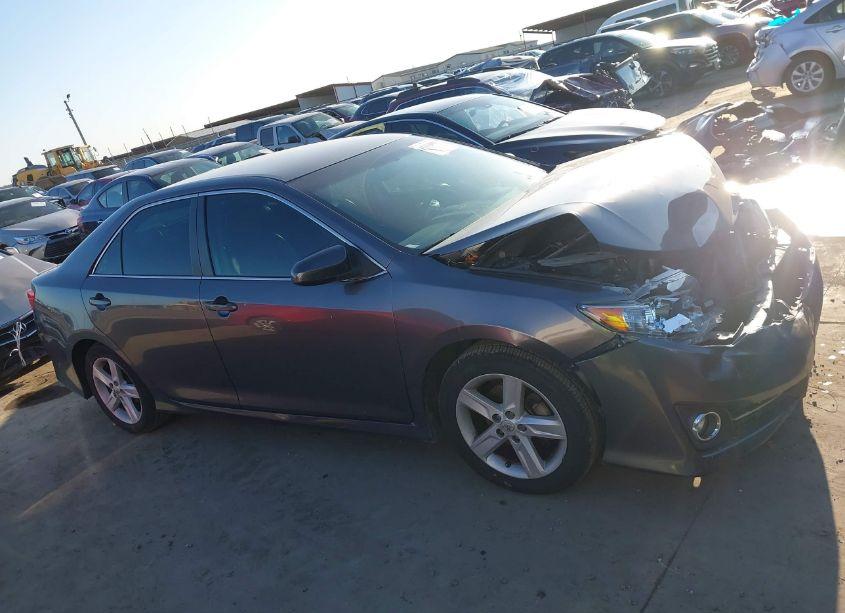 Photo 13 of 2014 Toyota Camry SE (VIN 4T1BF1FK5EU448400)