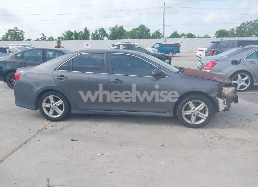 Photo 13 of 2014 Toyota Camry SE (VIN 4T1BF1FK5EU456688)