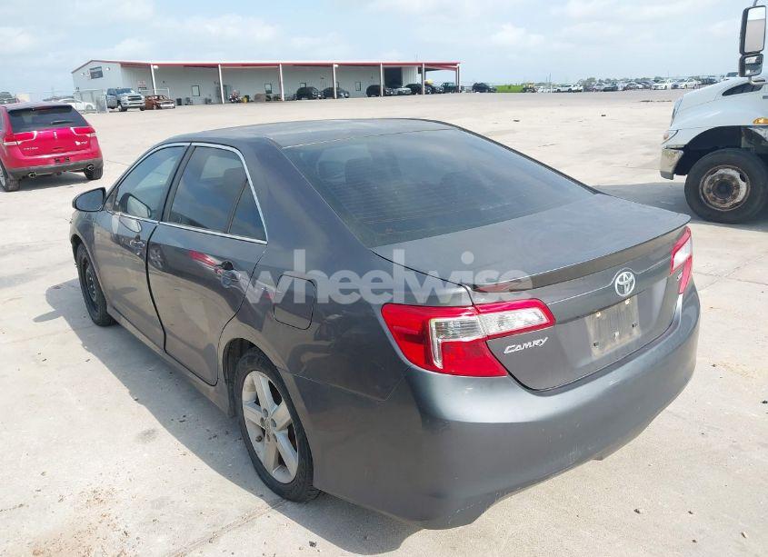 Photo 3 of 2014 Toyota Camry SE (VIN 4T1BF1FK5EU456688)