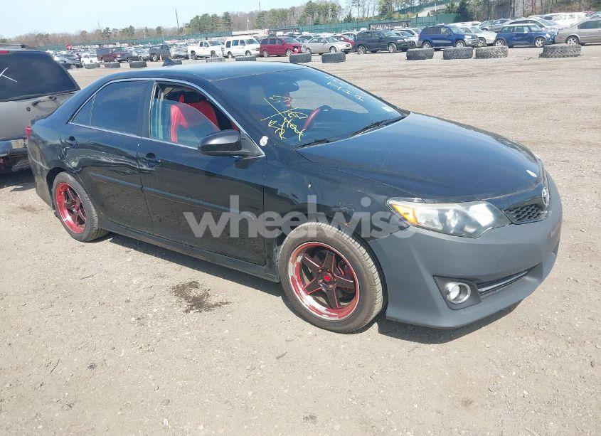2014 Toyota Camry SE (VIN 4T1BF1FK5EU466685) main photo